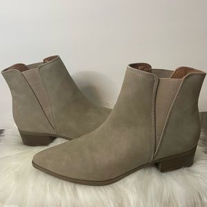 Indigo Rd. | Pointed Toe Suede Booties